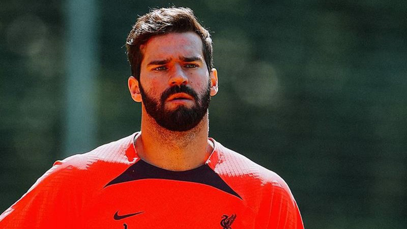 Hot male soccer players: Alisson Becker