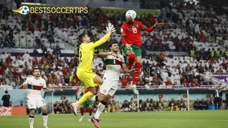Highest jump in football: Youssef En-Nesyri vs Portugal (2.78m)