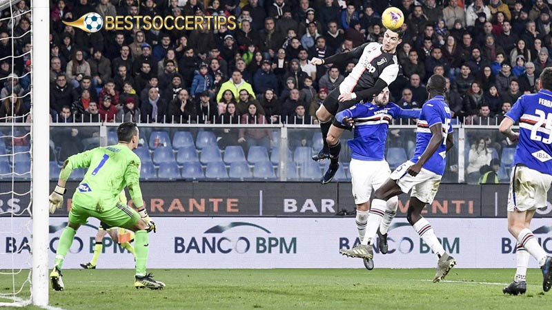 Highest jump in soccer: Cristiano Ronaldo vs Sampdoria (2.56m)