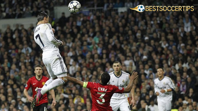 Highest jump in the world football: Cristiano Ronaldo vs Torino (2.47m)