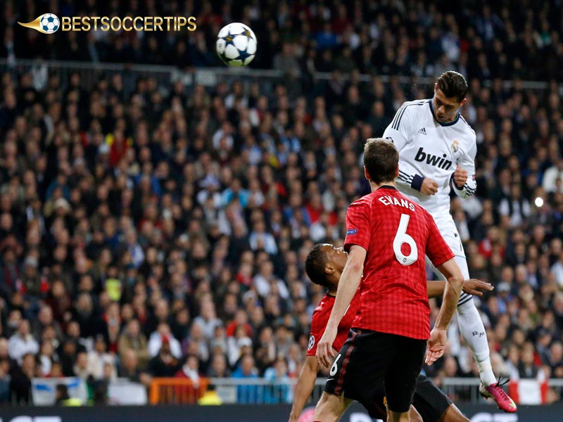 Highest jump in soccer: Cristiano Ronaldo vs Manchester United (2.93m)