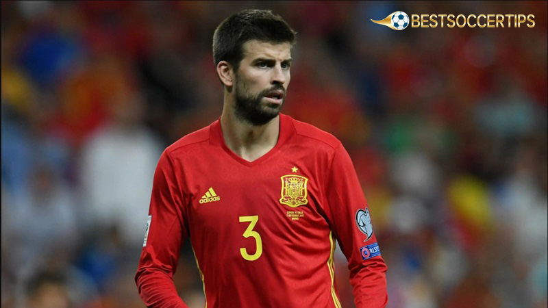 Who has the most trophies in football: Gerard Pique (37 trophies)