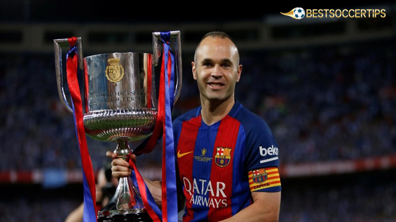 Which player has the most trophies in football history: Andres Iniesta (37 trophies)