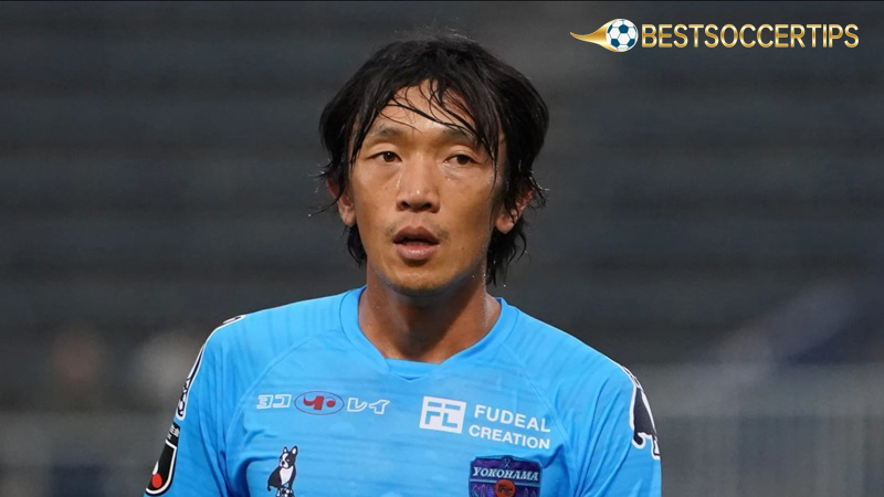 Oldest soccer players: Shunsuke Nakamura