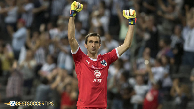 Shortest goalkeeper in soccer: Marcelo Barovero