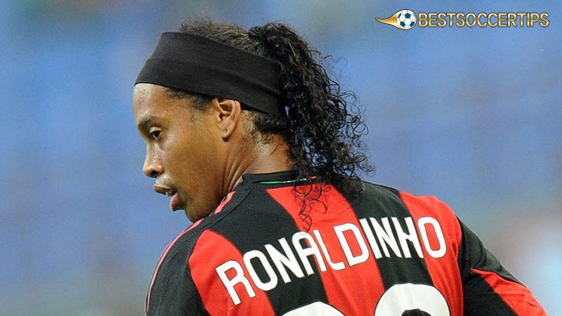 Professional soccer players with long hair: Ronaldinho