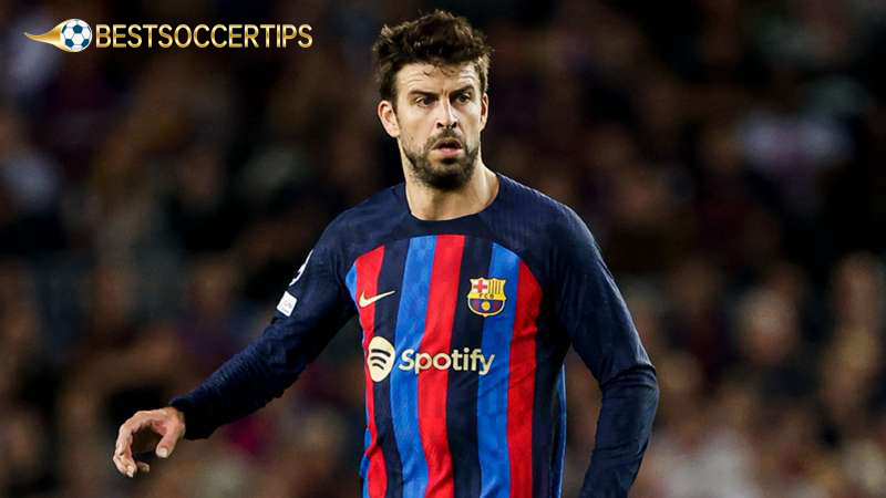 Famous soccer players with number 3: Gerard Piqué
