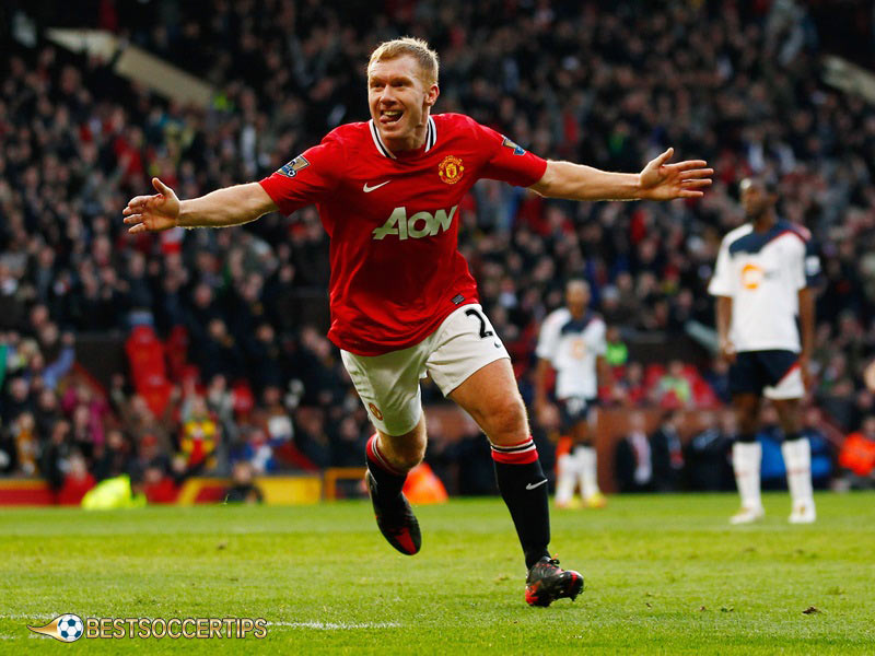 Soccer players with the number 18: Paul Scholes (Manchester United)