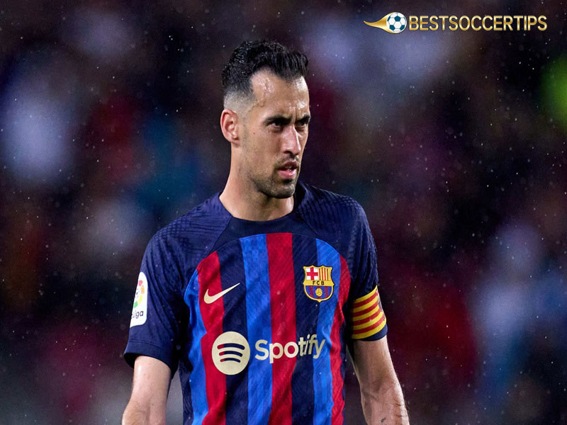 Soccer players with the number 5: Sergio Busquets