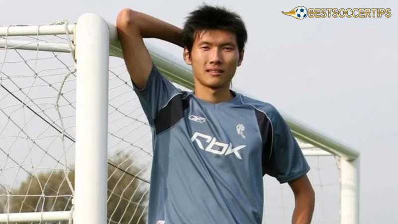 Tallest goalkeeper in football: Yang Changpeng