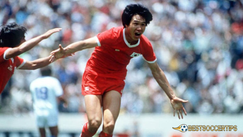Best south Korean soccer player: Choi Soon-ho (1980-91, 94 caps, 30 goals)
