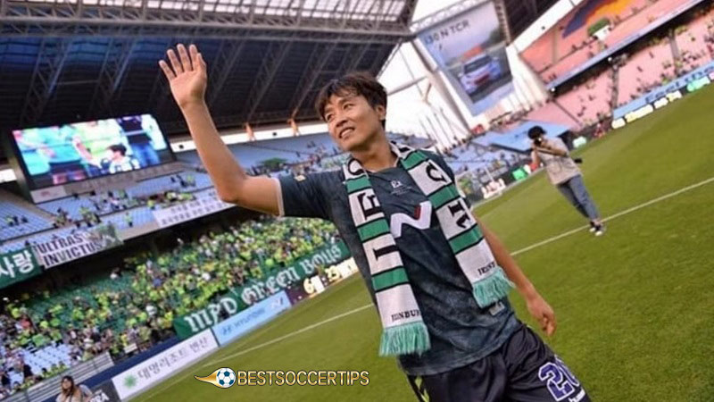 Best Korean soccer player of all time: Lee Dong-gook (1998-present, 99 caps, 30 goals)