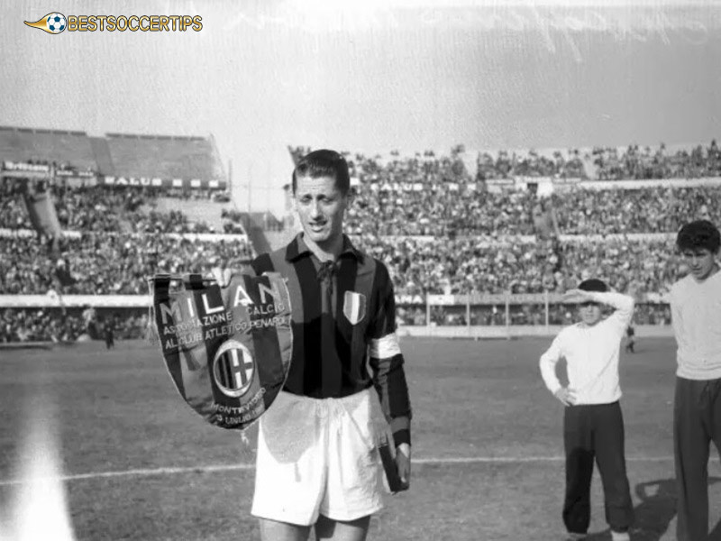 Best player in Uruguay: Juan Alberto Schiaffino
