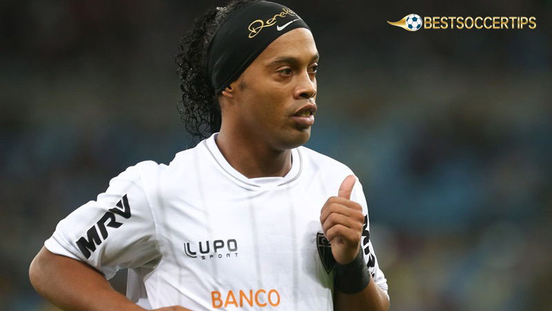 Headband for soccer players with long hair: Ronaldinho
