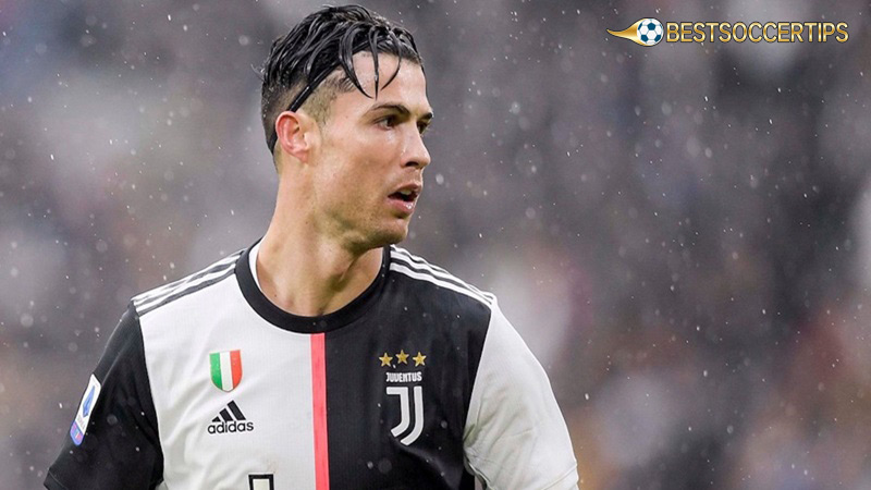 Headband for soccer players with long hair: Cristiano Ronaldo