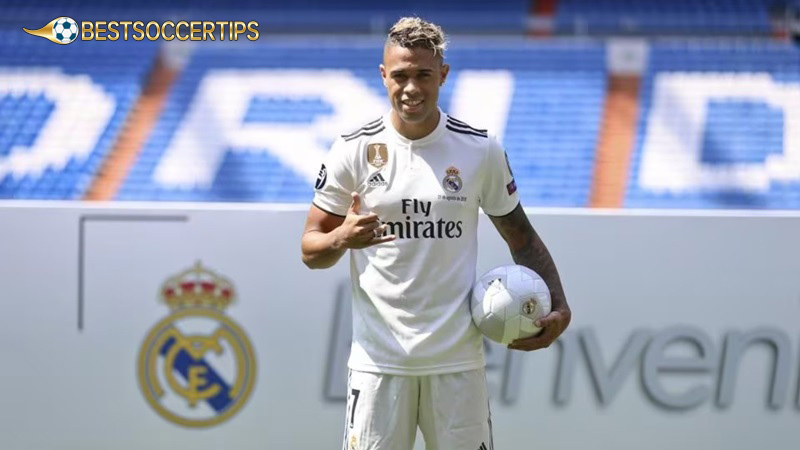 Football players with the number 24: Mariano Diaz (Real Madrid)