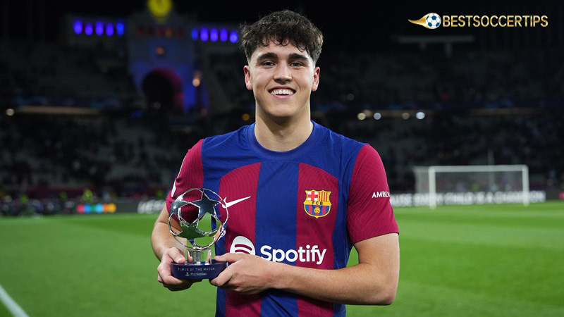 Youngest football player in Barcelona: Pau Cubarsi (16 tuổi, 11 tháng, 27 ngày)