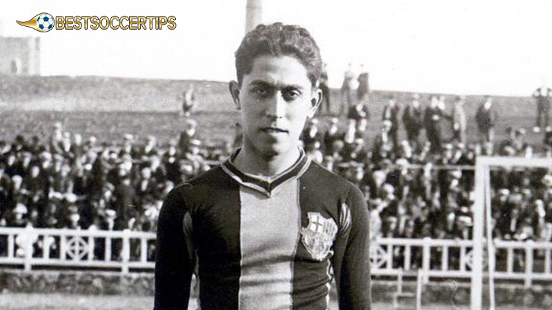 The youngest player in Barcelona: Paulino Alcantara (16 years, 5 months, 10 days)