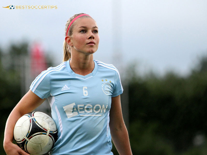 Anouk Hoogendijk Anna -Beautiful female soccer player​