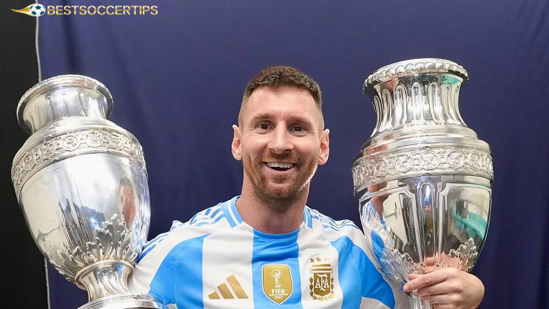 How many trophies does Messi have in total have With Argentina?