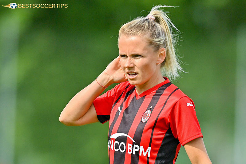 Julia Simic - Most beautiful female soccer player​