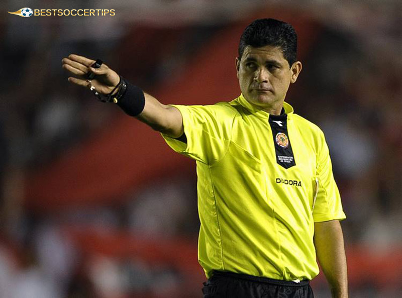 Oscar Ruiz - The best soccer referee in the world​