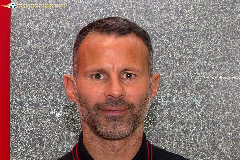 Ryan Giggs - Famous bald football players