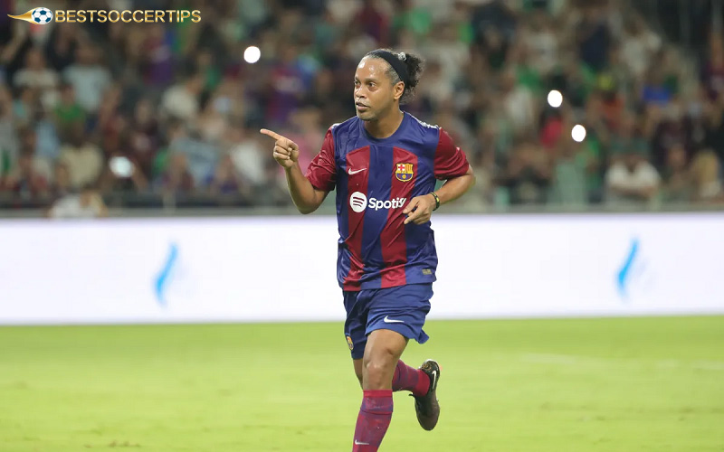 Who is the best player of the 21st century​ - Ronaldinho