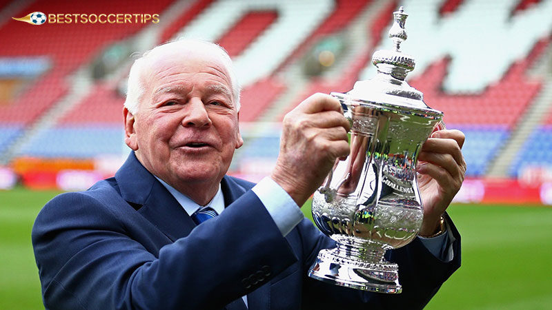 Who is the richest football player in the world​ - Dave Whelan