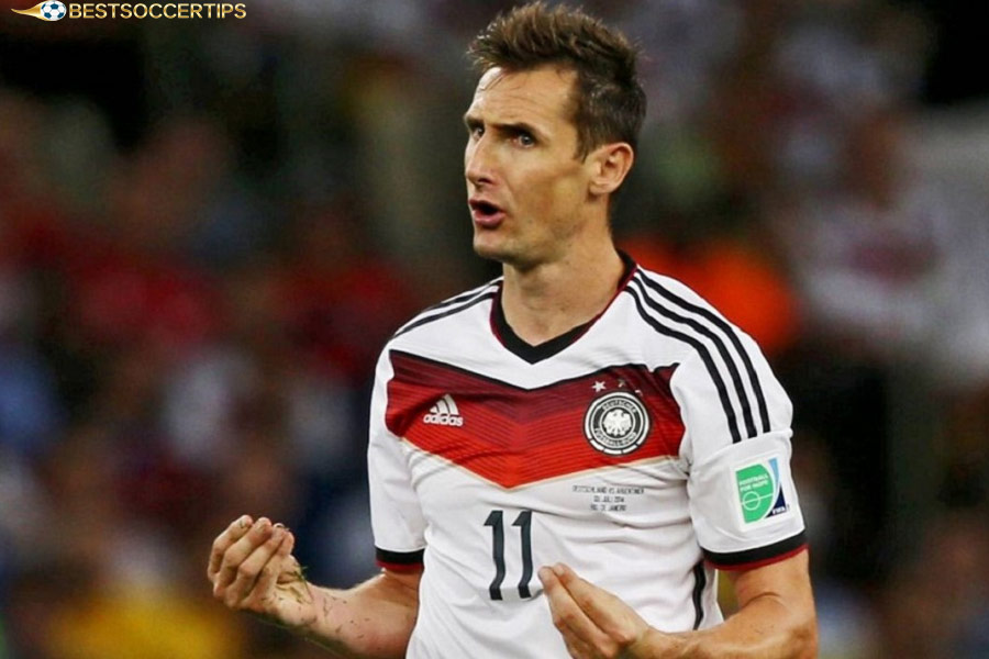 Miroslav Klose - Famous football players number 11