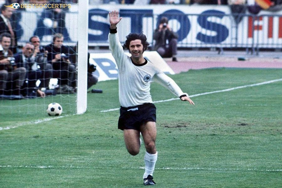 Gerd Müller - In the top 10 highest score in soccer