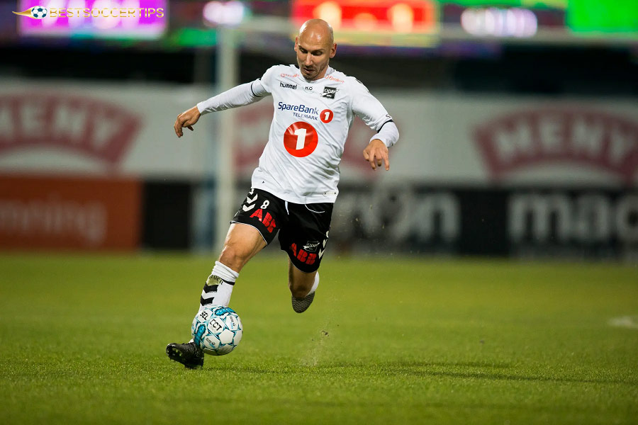 Hardest goal in soccer - Jone Samuelsen scored an extremely rare goal