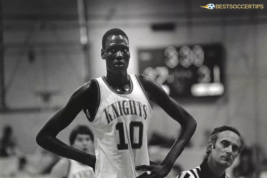 Who is the tallest NBA player ever - Manute Bol