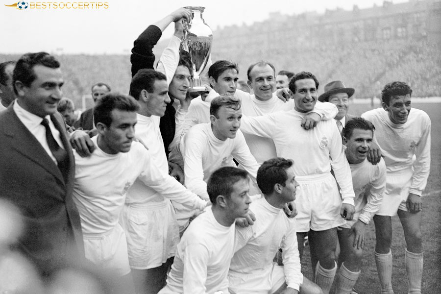 Real Madrid (1955 - 1960) - Best football squad of all time