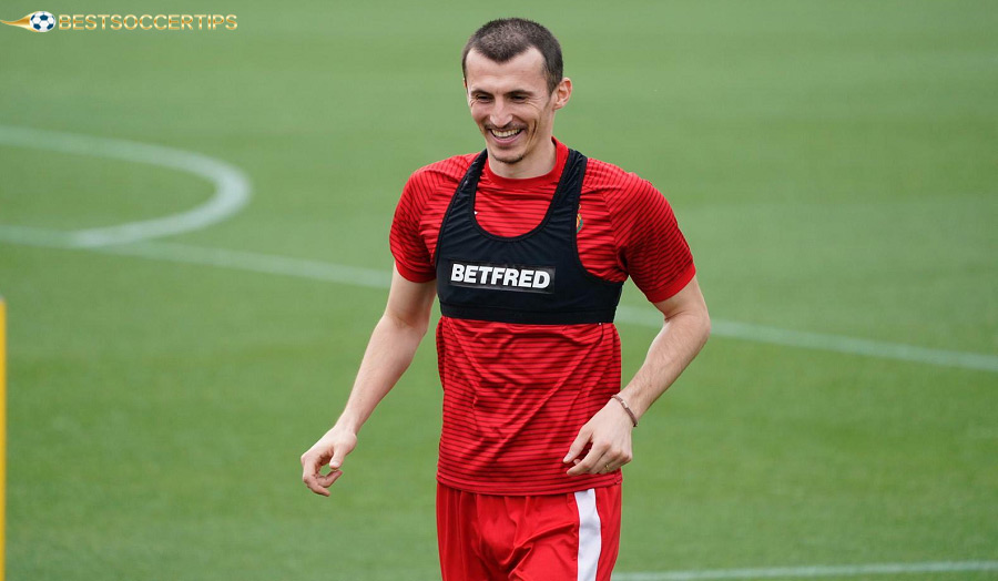 Ante Budimir – Main striker with impressive scoring efficiency