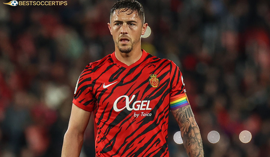 Antonio Raíllo - Defensive leader, star in headers and bookings