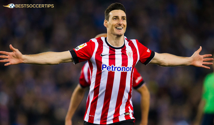 Aritz Aduriz - Sharp striker, always ready to score the decisive goal