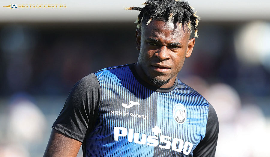Duván Zapata - Strong striker, very dangerous in the air