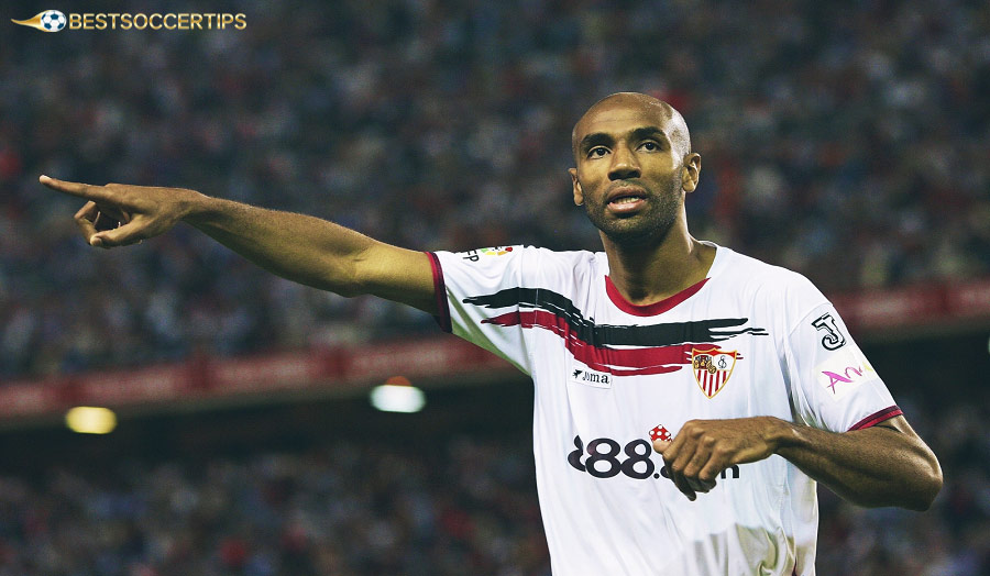 Frédéric Kanouté - Versatile centre-forward, changing the game with strength and technique