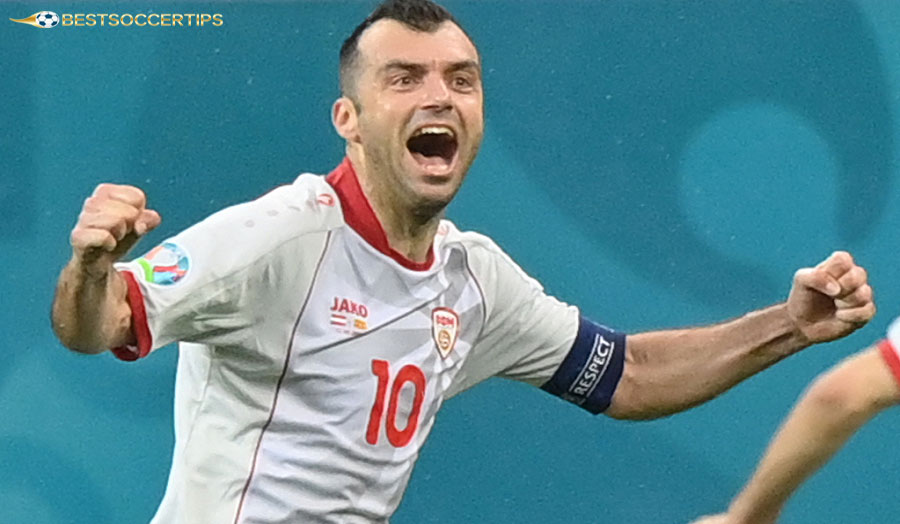 Goran Pandev – Technically gifted striker, always creating excellent assists