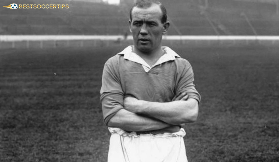Hughie Gallacher – The legendary goal machine, bringing Newcastle to the pinnacle of glory