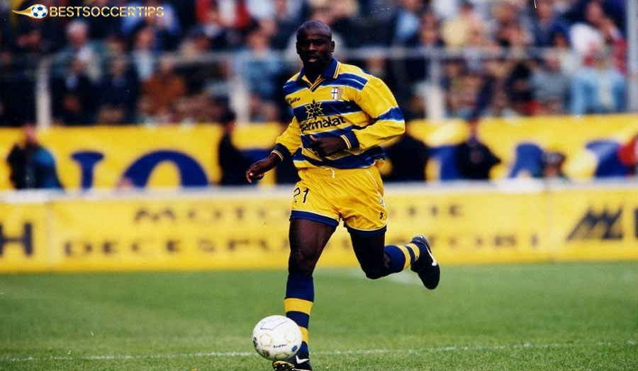 Lilian Thuram - The complete defender, a symbol of stability in defense