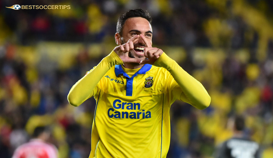 Momo - Technical, loyal midfielder, often creating unexpected breakthroughs from the second line