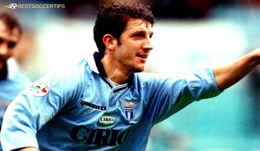 Paolo Negro – A consistent and durable defender who contributed greatly to the team's defensive success