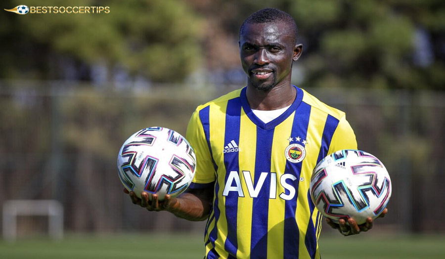 Papiss Demba Cissé - Fast, sharp striker with high scoring efficiency