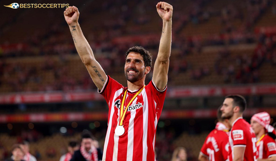 Raúl García – Flexible supporting striker, creating opportunities for teammates
