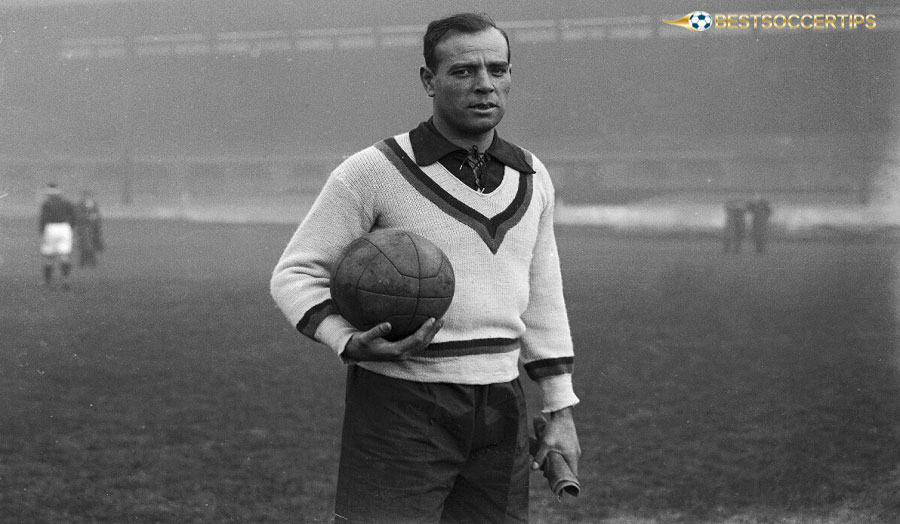 Ricardo Zamora - Legendary goalkeeper, the epitome of composure and reflexes
