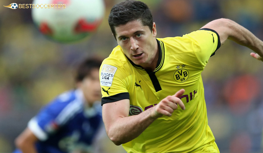 Robert Lewandowski – Killer striker with excellent scoring form