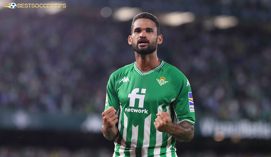 Willian José - The powerful striker brings explosive power to the attack