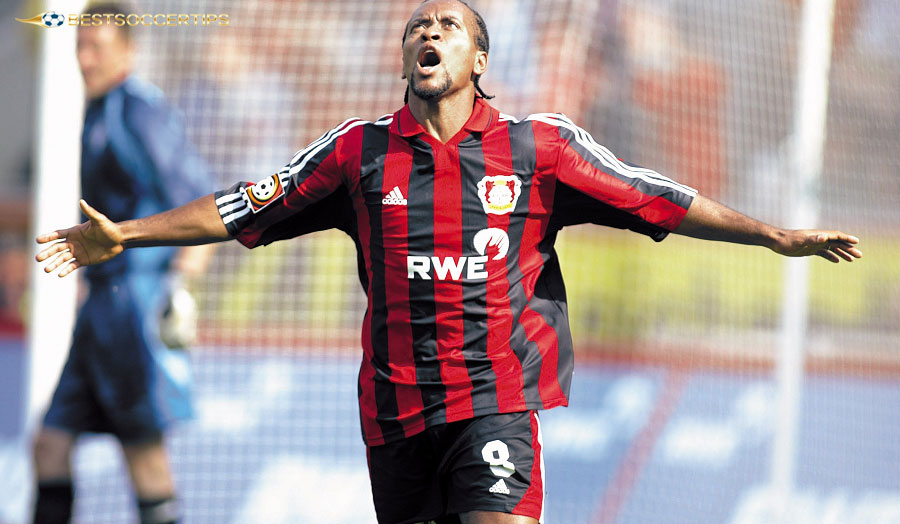 Ze Roberto – Versatile full-back with superb technique and sharp tactical vision